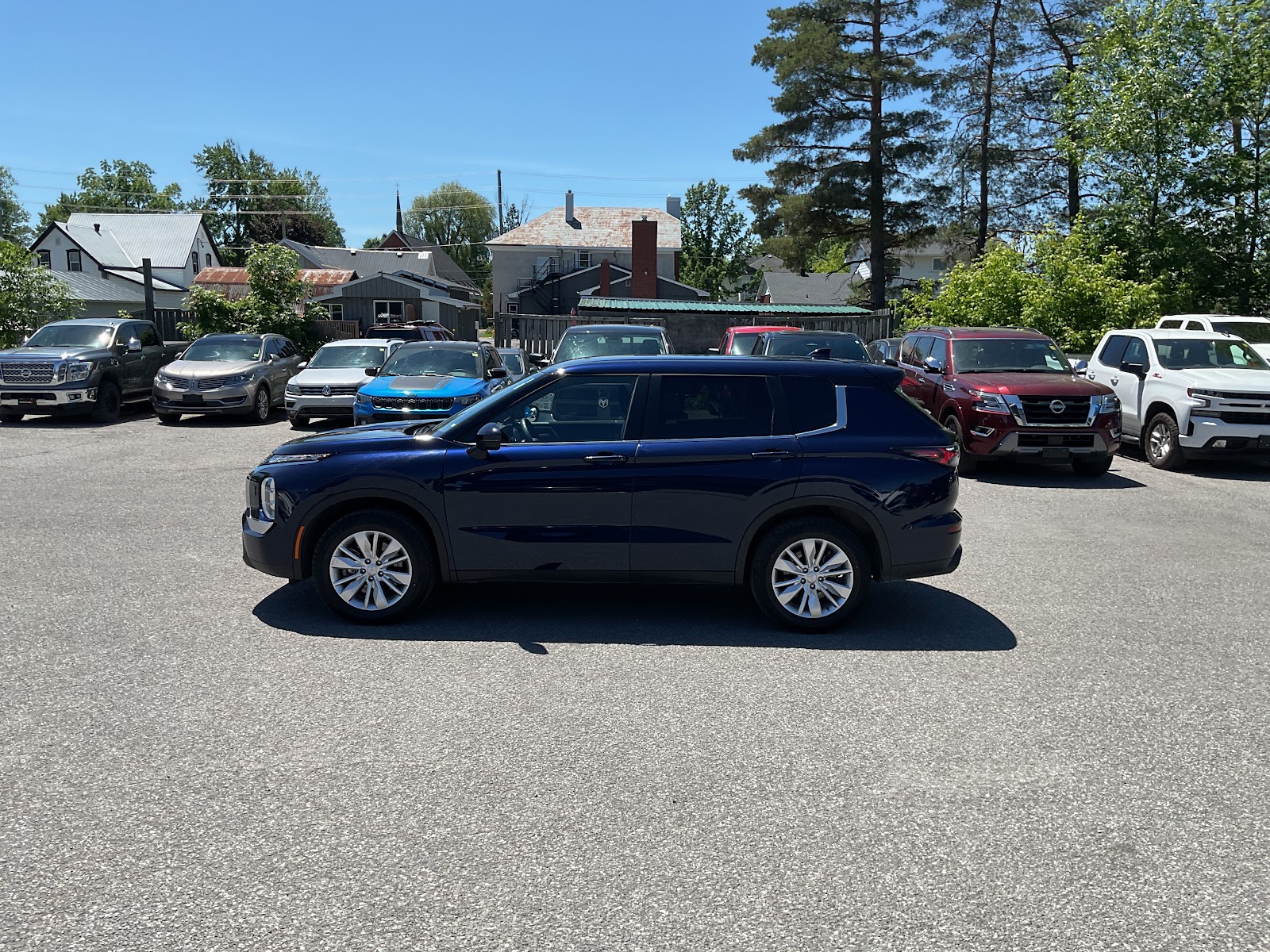 2025 MITSUBISHI OUTLANDER ES — photo 3