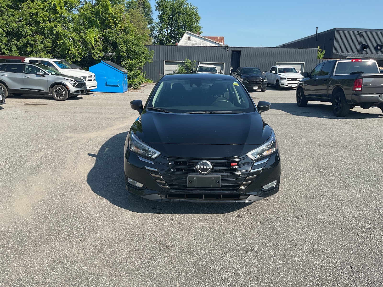 2023 NISSAN VERSA SR — photo 2