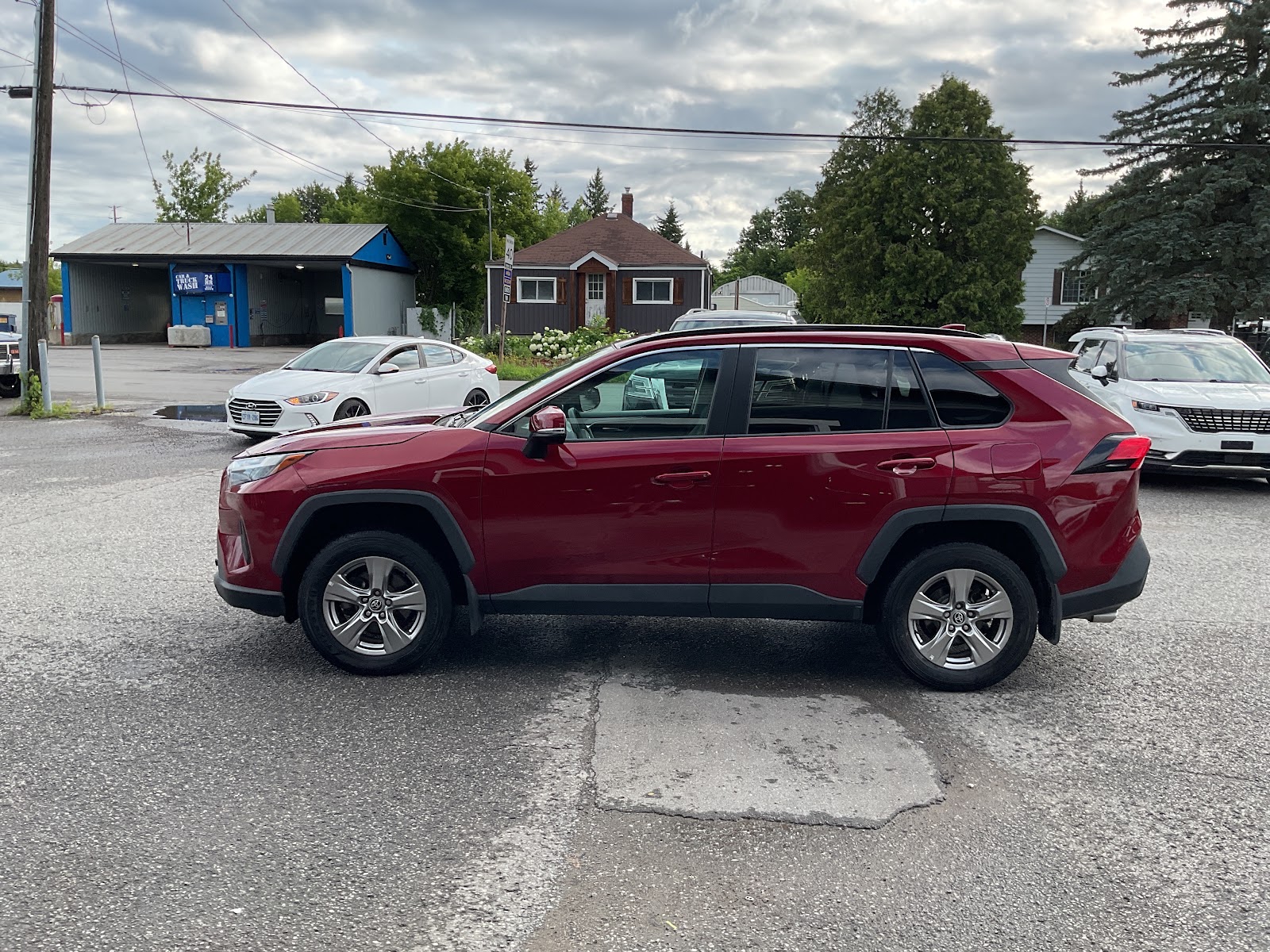 2023 TOYOTA RAV4 XLE — photo 3