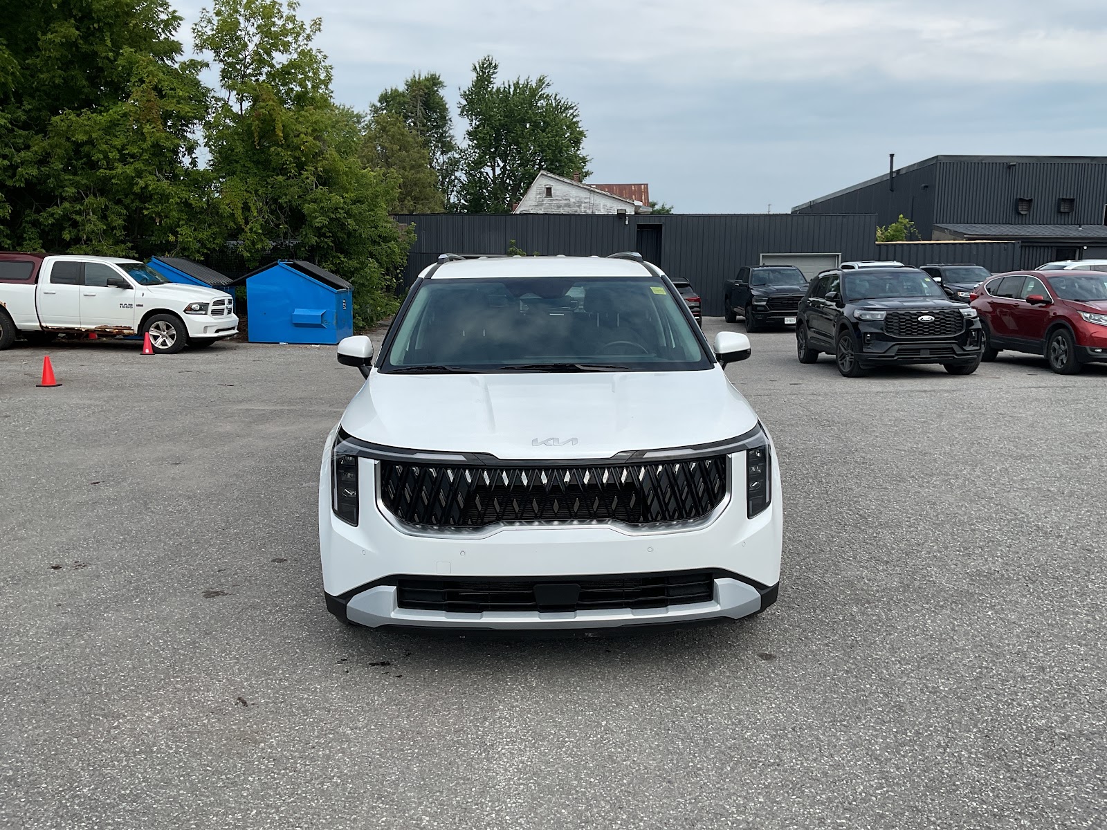 2025 KIA CARNIVAL LX — photo 2