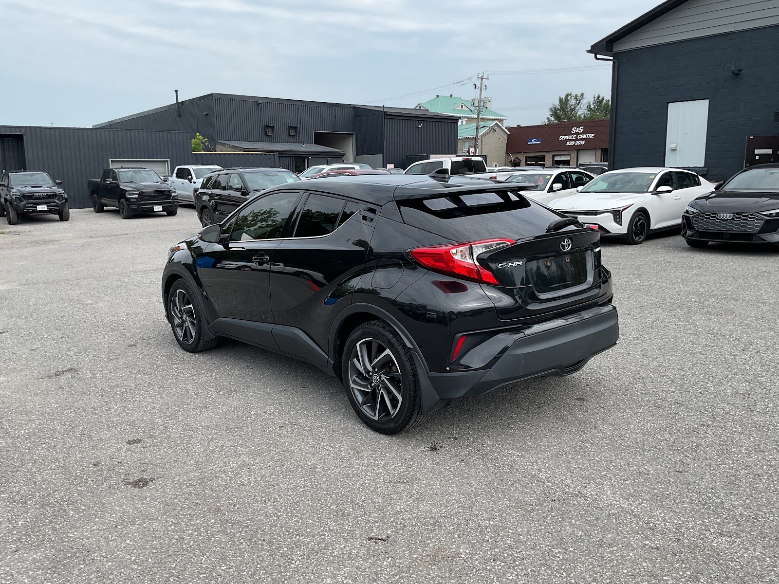 2020 TOYOTA C-HR LIMITED — photo 4