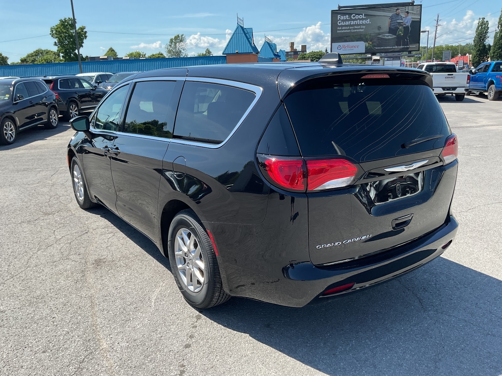 2024 CHRYSLER GRAND CARAVAN SXT — photo 4