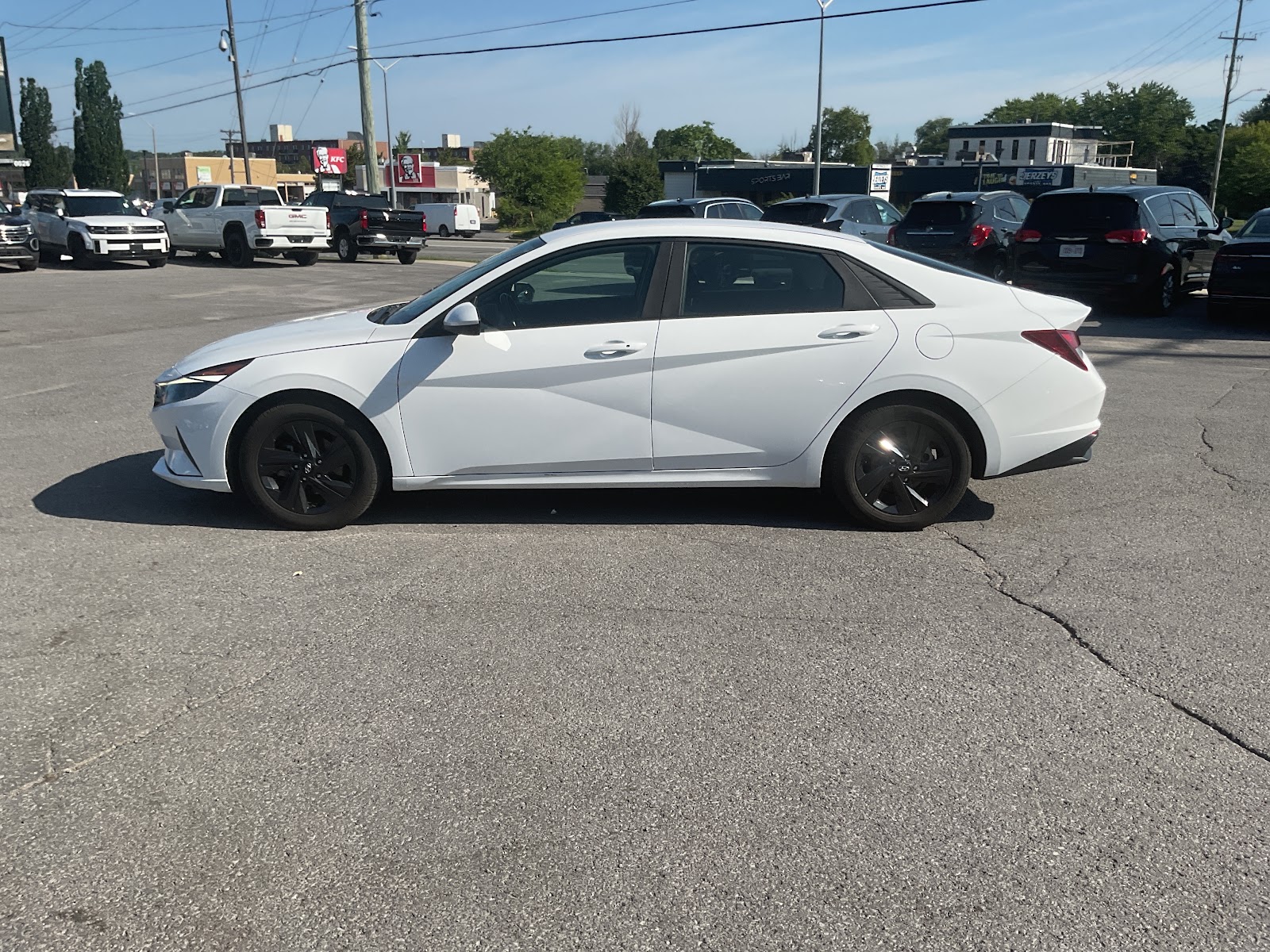 2023 HYUNDAI ELANTRA PREFERRED — photo 3