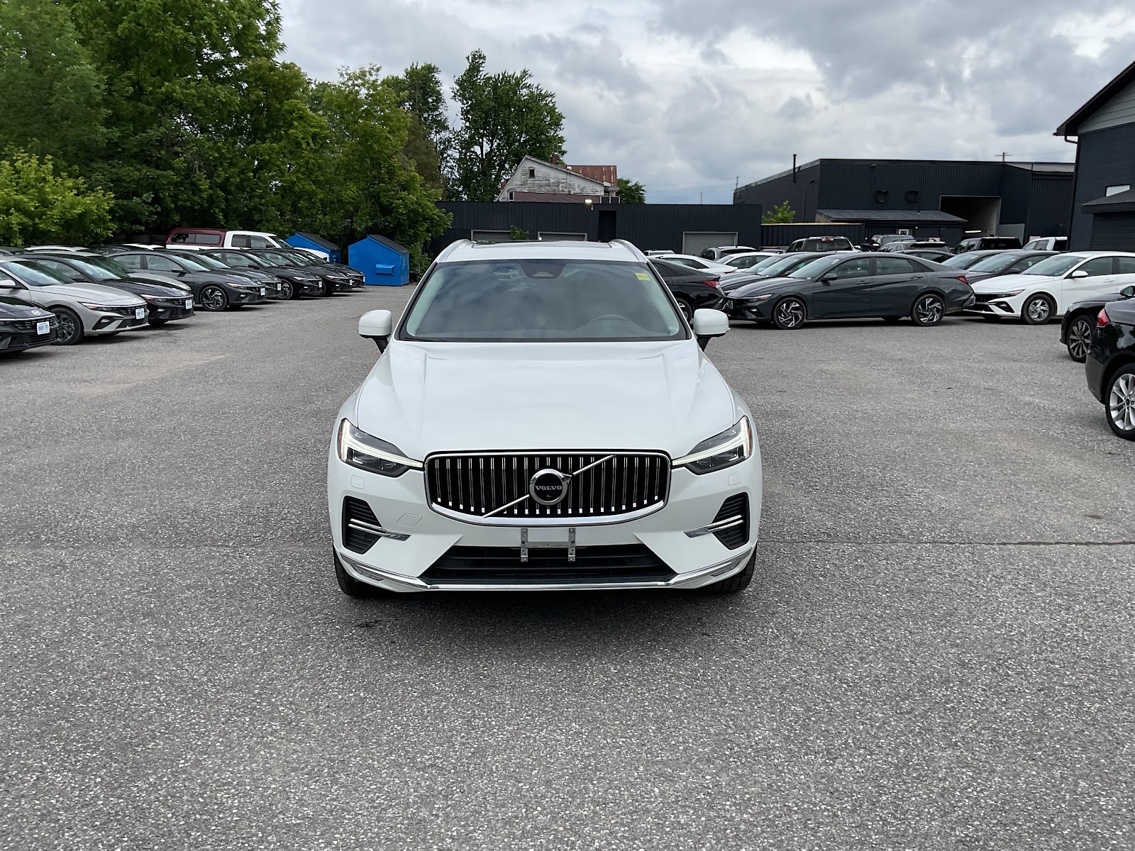 2023 VOLVO XC60 PLUS BRIGHT THEME — photo 2
