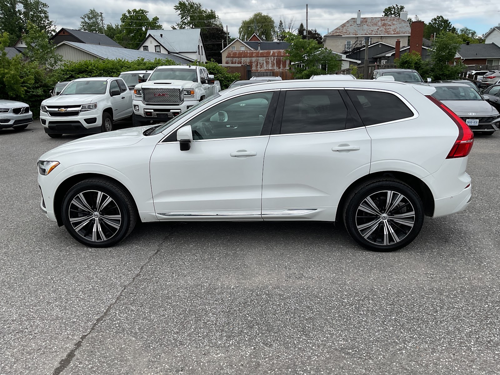 2023 VOLVO XC60 PLUS BRIGHT THEME — photo 3