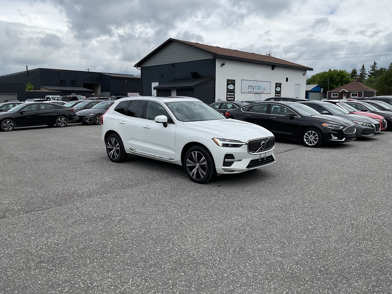 2023 VOLVO XC60 PLUS BRIGHT THEME — photo 8