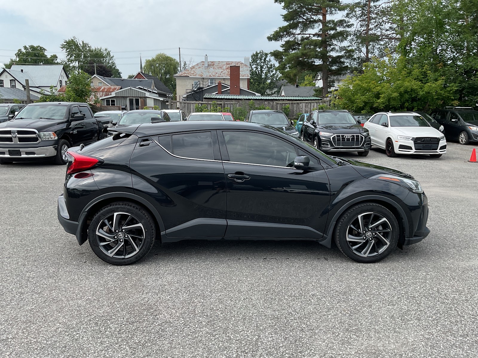 2020 TOYOTA C-HR LIMITED — photo 7