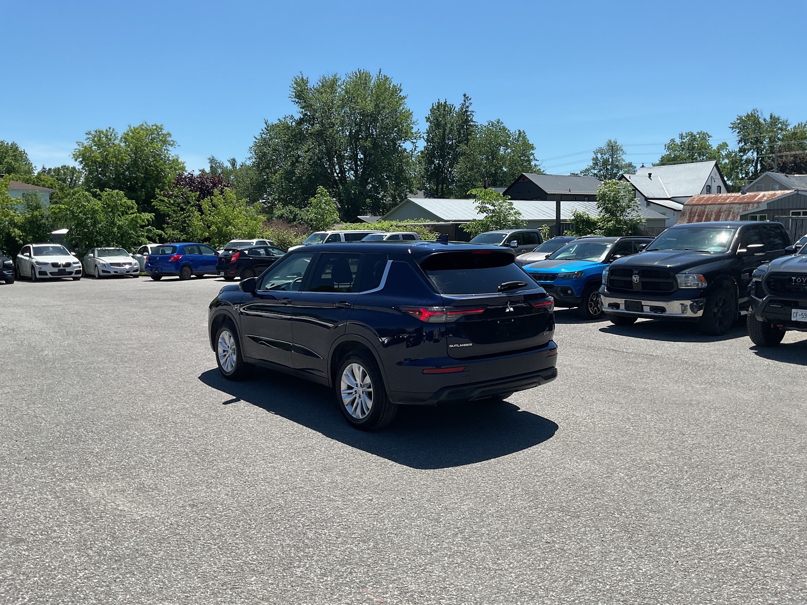 2025 MITSUBISHI OUTLANDER ES — photo 4