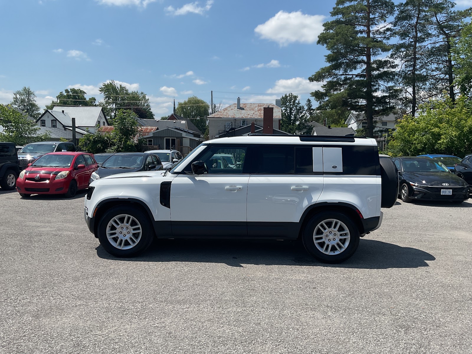2024 LAND ROVER DEFENDER S — photo 3