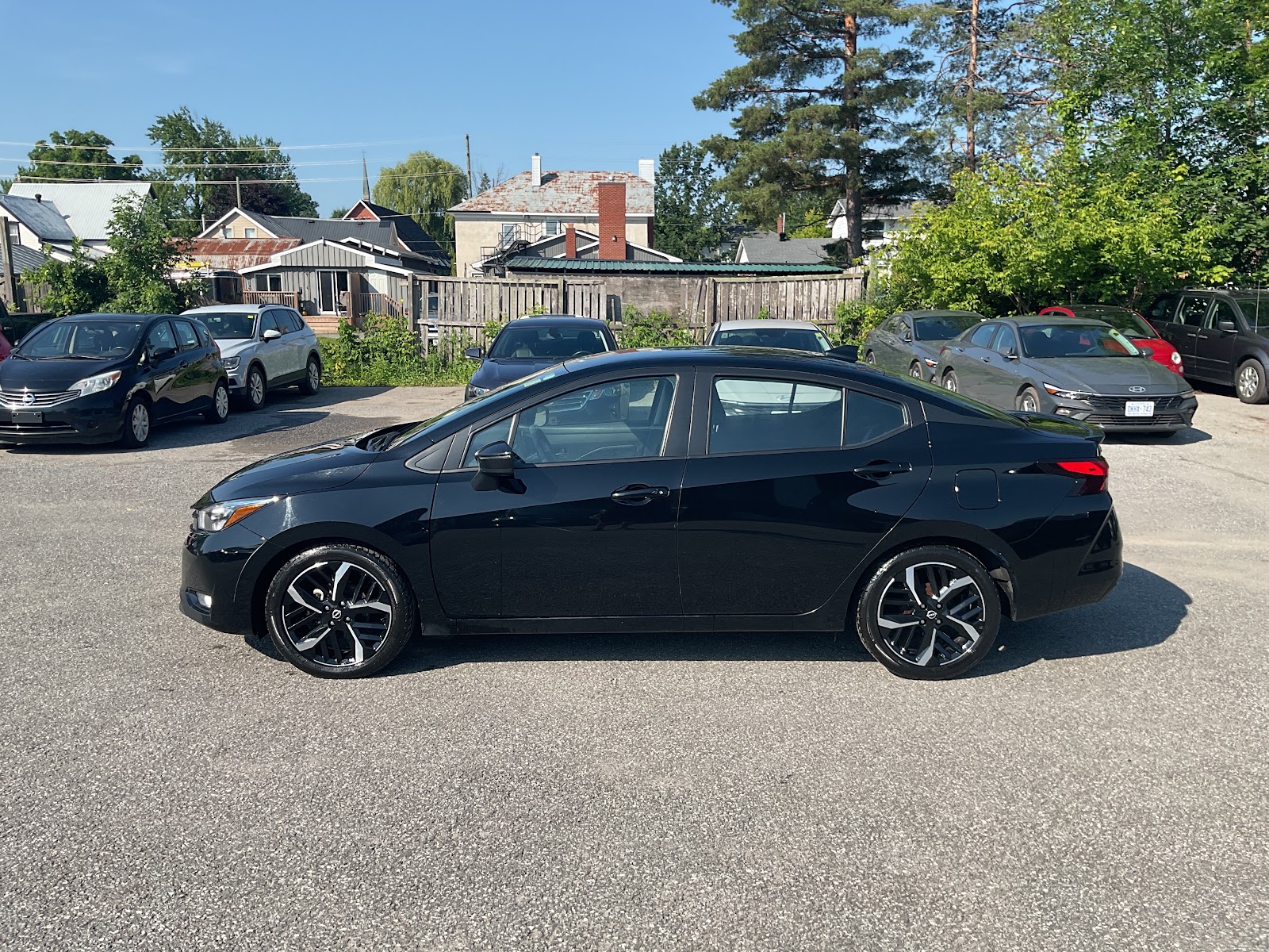2023 NISSAN VERSA SR — photo 3