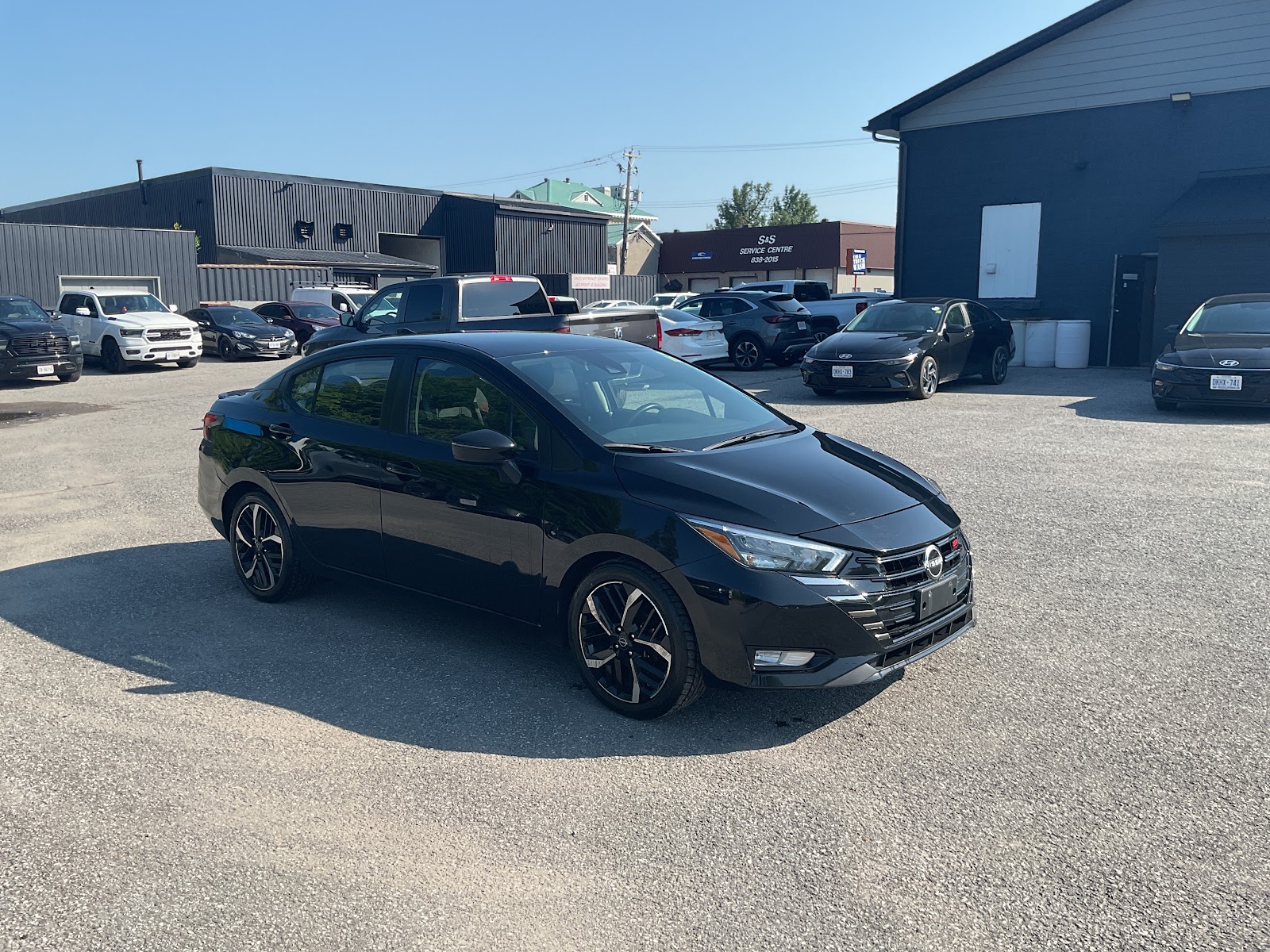 2023 NISSAN VERSA SR — photo 8