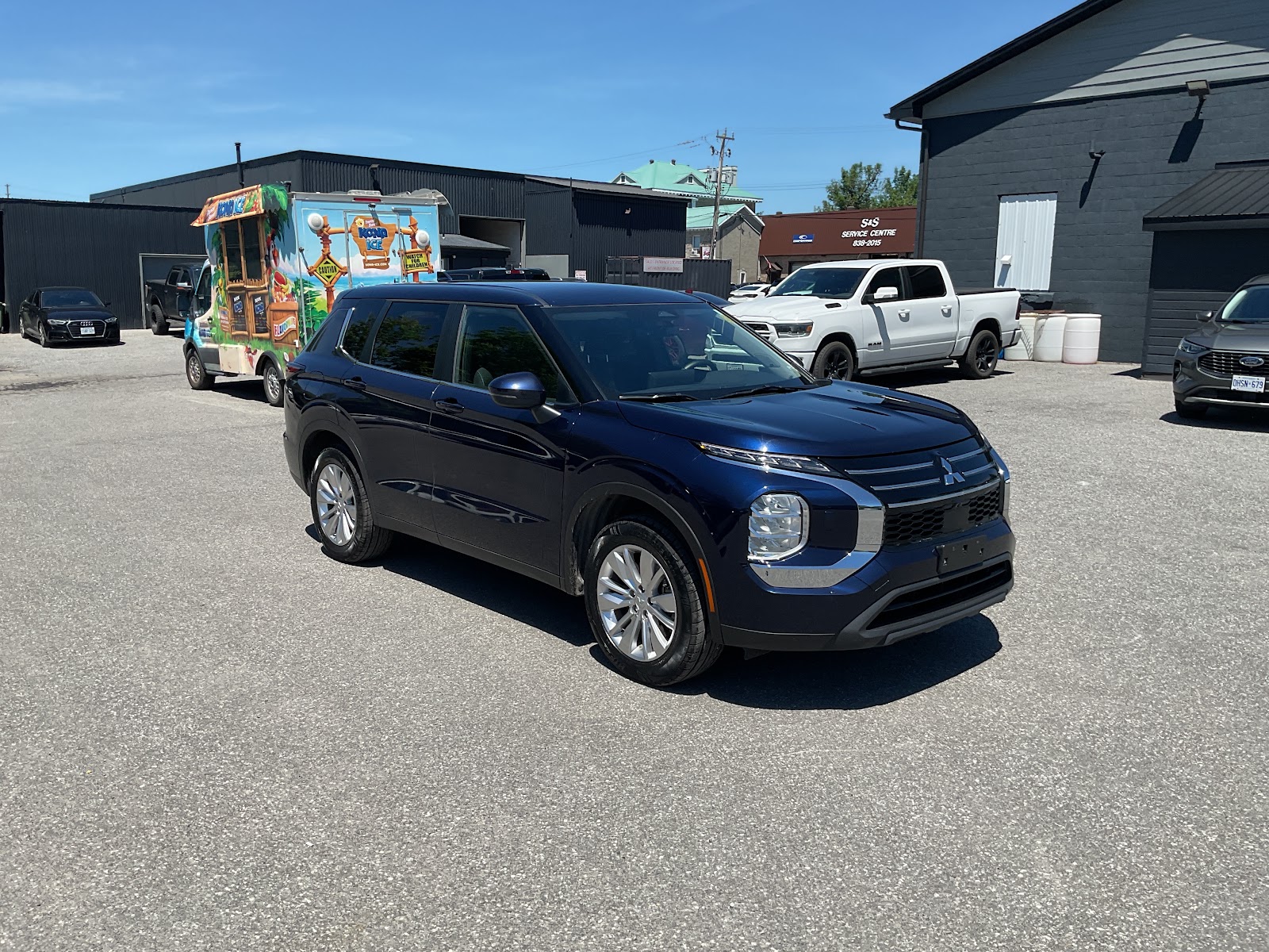 2025 MITSUBISHI OUTLANDER ES — photo 8