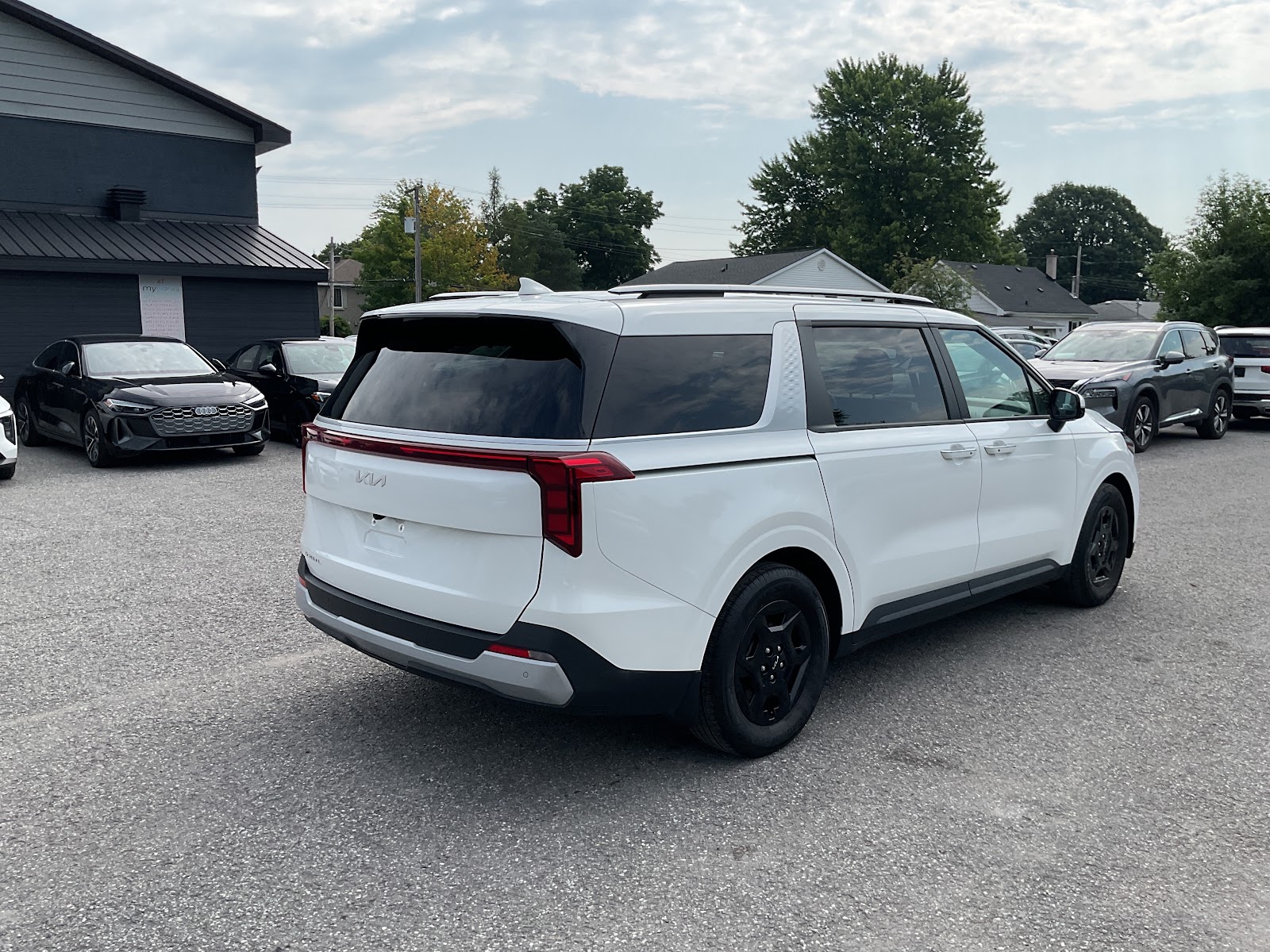 2025 KIA CARNIVAL LX — photo 6