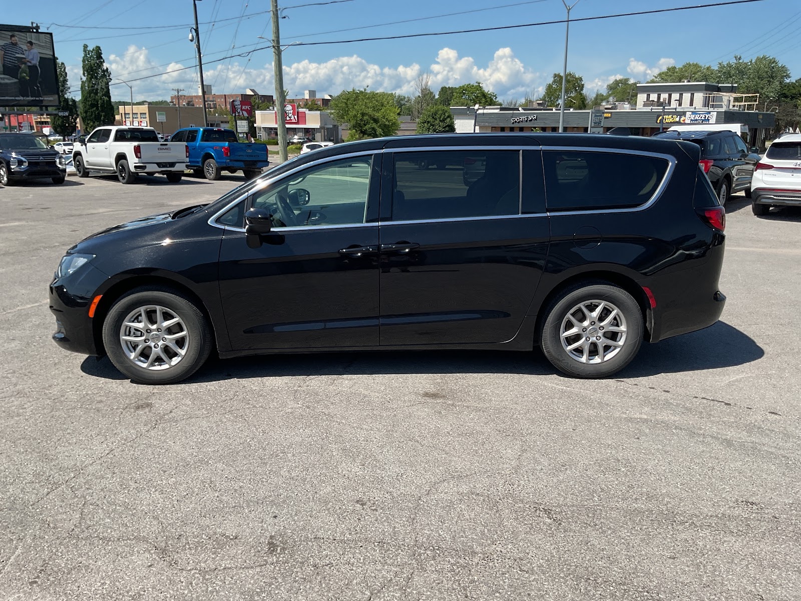 2024 CHRYSLER GRAND CARAVAN SXT — photo 3
