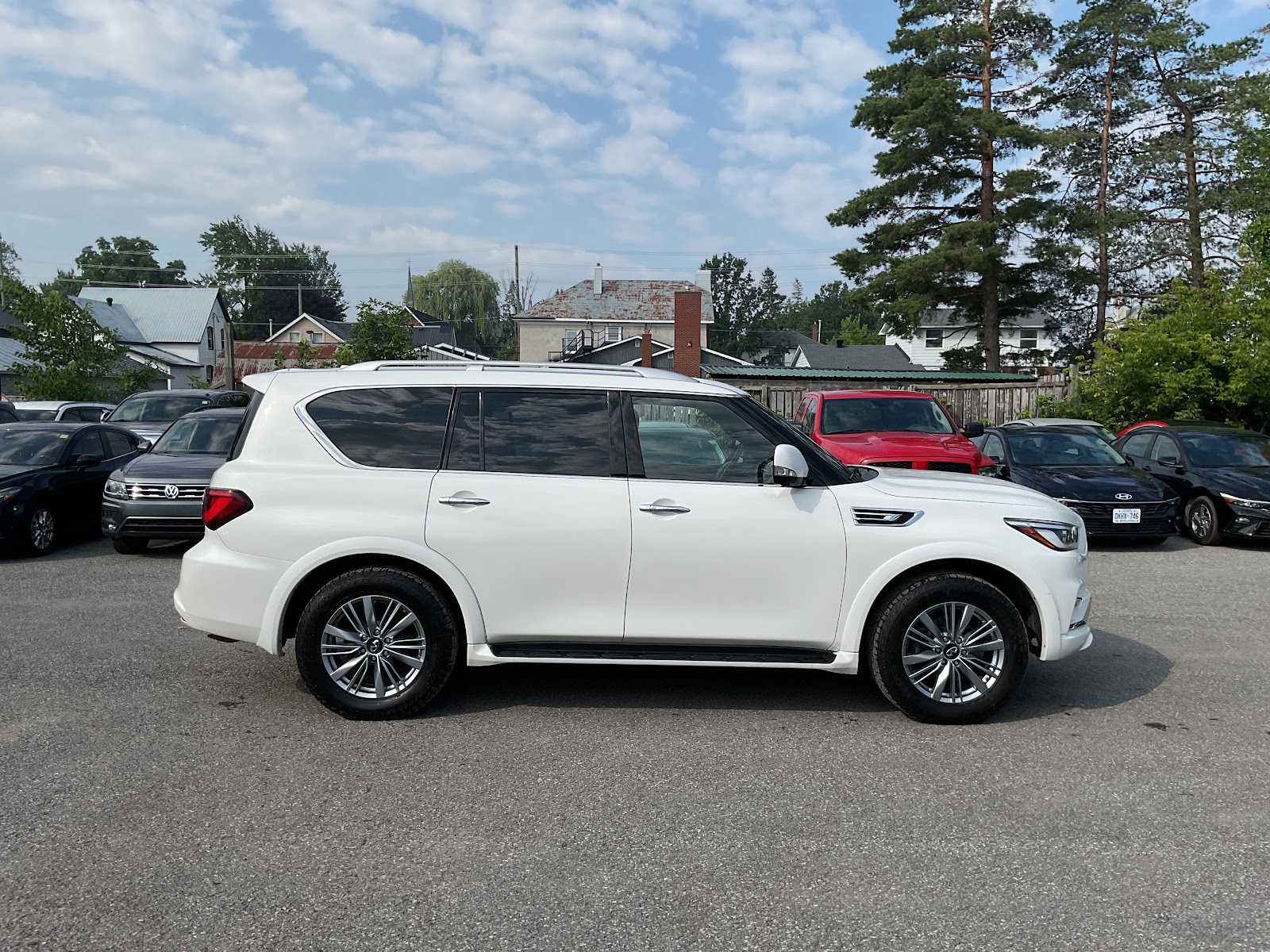 2023 INFINITI QX80 LUXE — photo 7