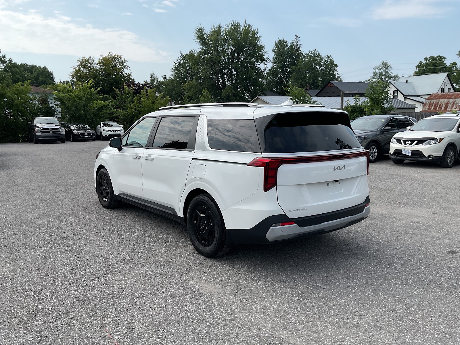 2025 KIA CARNIVAL LX — photo 4
