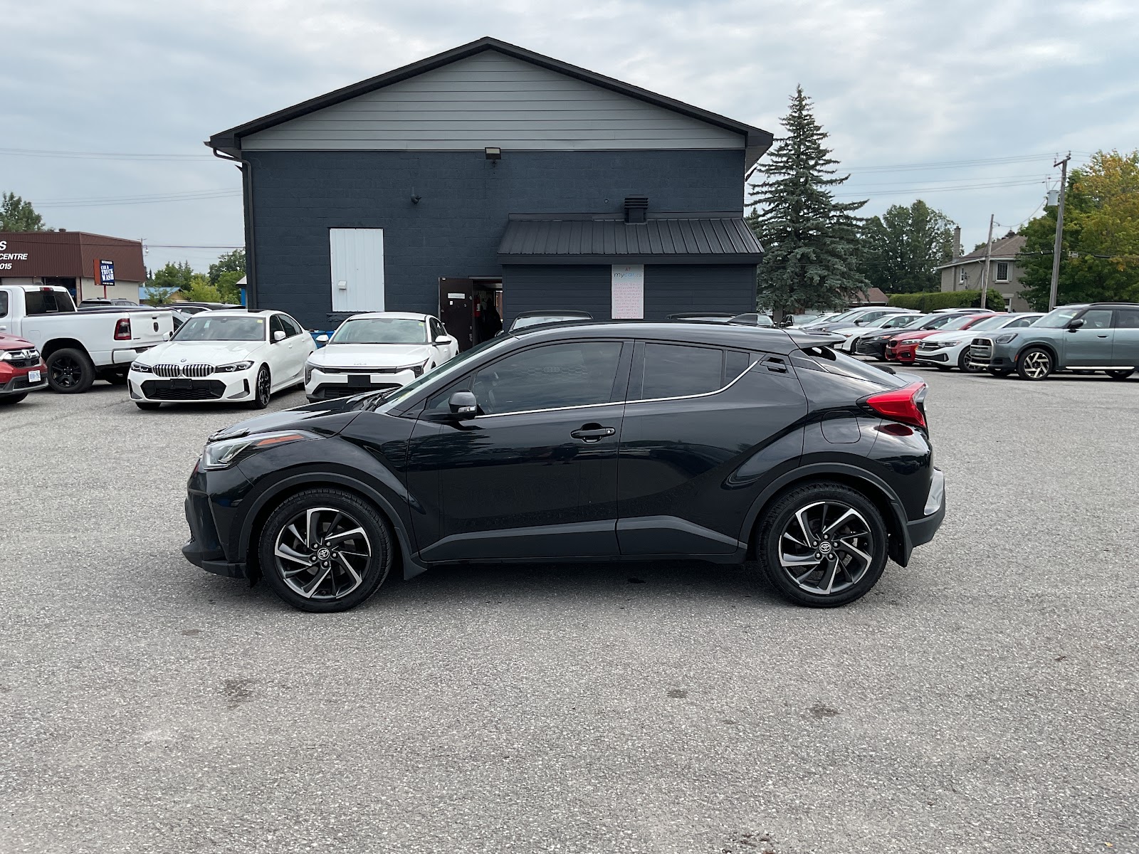 2020 TOYOTA C-HR LIMITED — photo 3