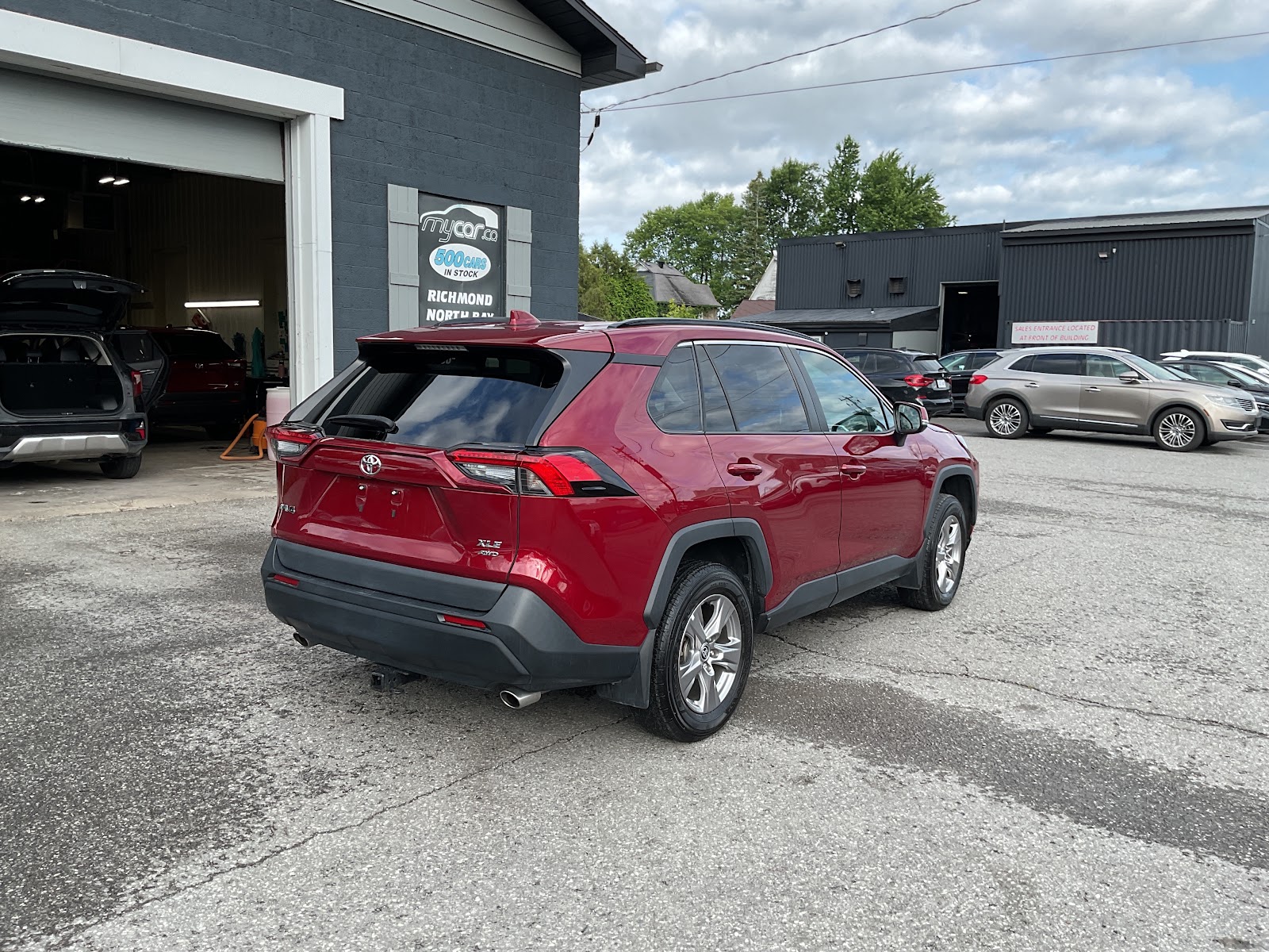 2023 TOYOTA RAV4 XLE — photo 6
