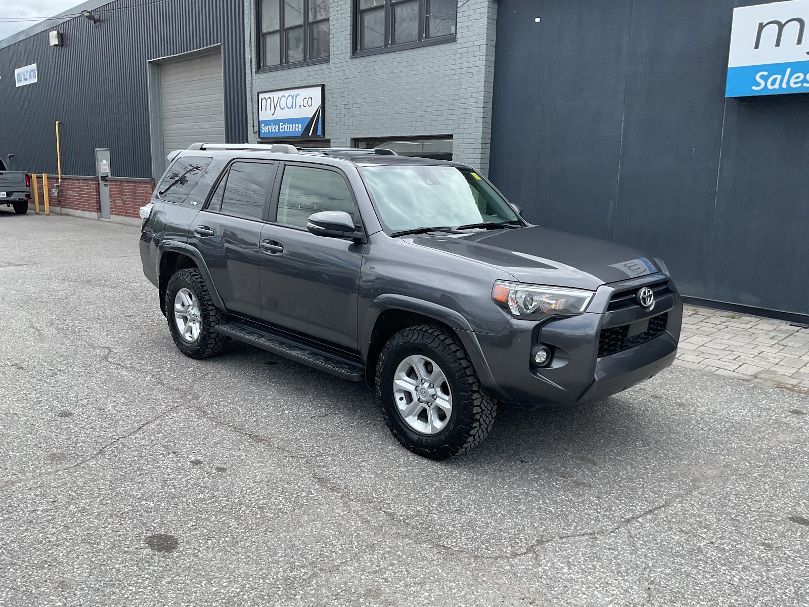 2023 TOYOTA 4RUNNER BASE — photo 8
