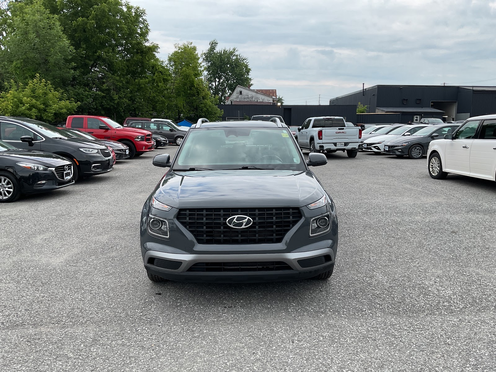 2024 HYUNDAI VENUE PREFERRED — photo 2
