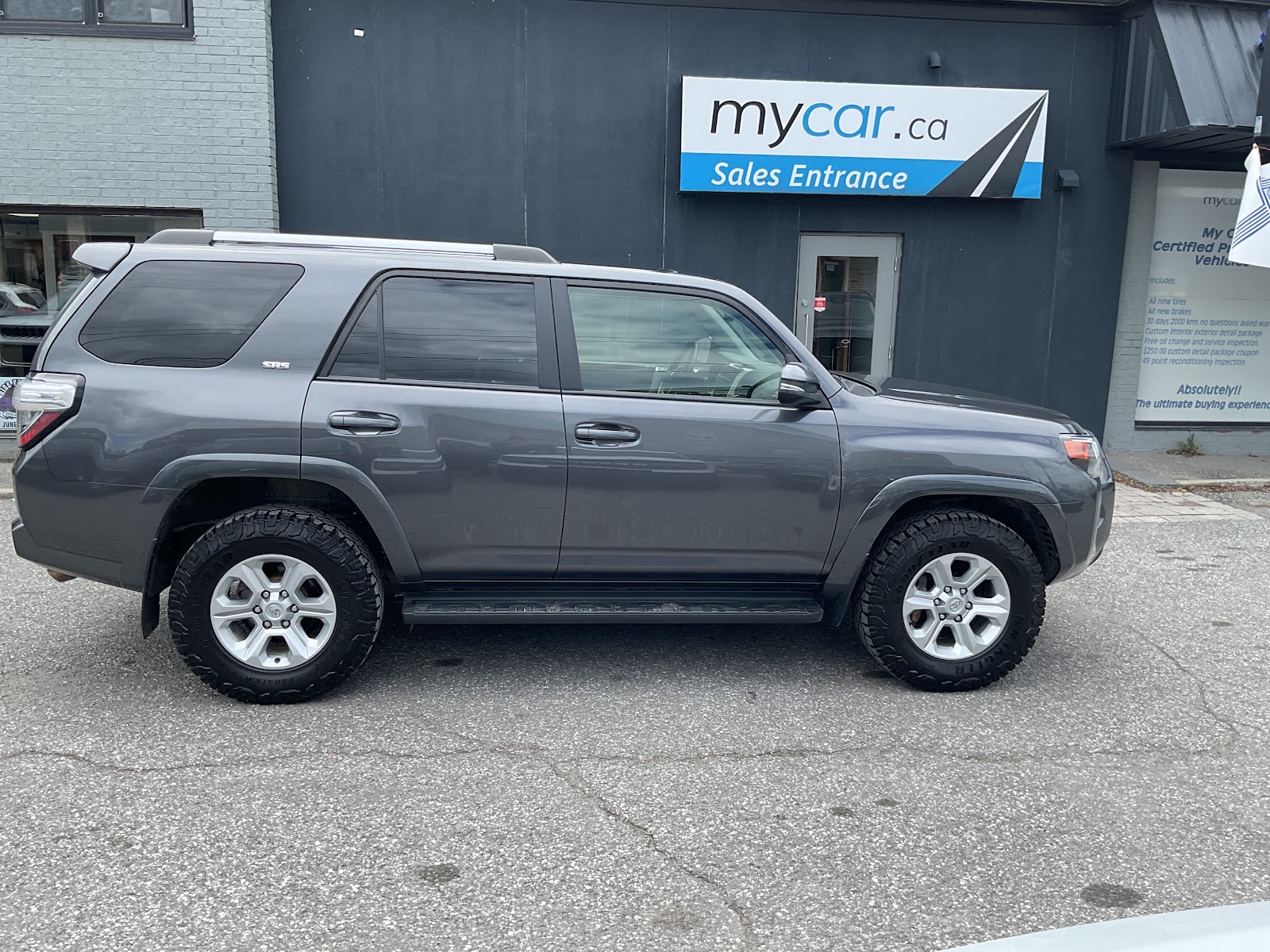 2023 TOYOTA 4RUNNER BASE — photo 7