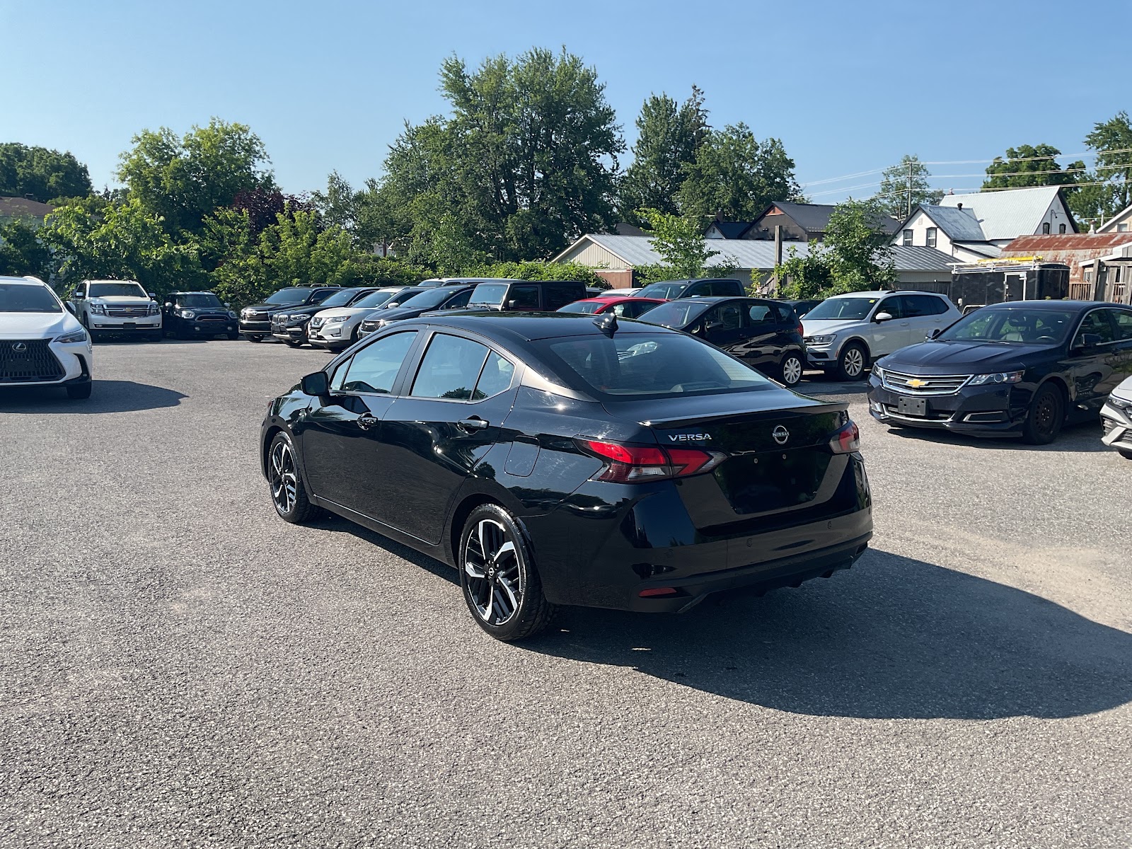 2023 NISSAN VERSA SR — photo 4