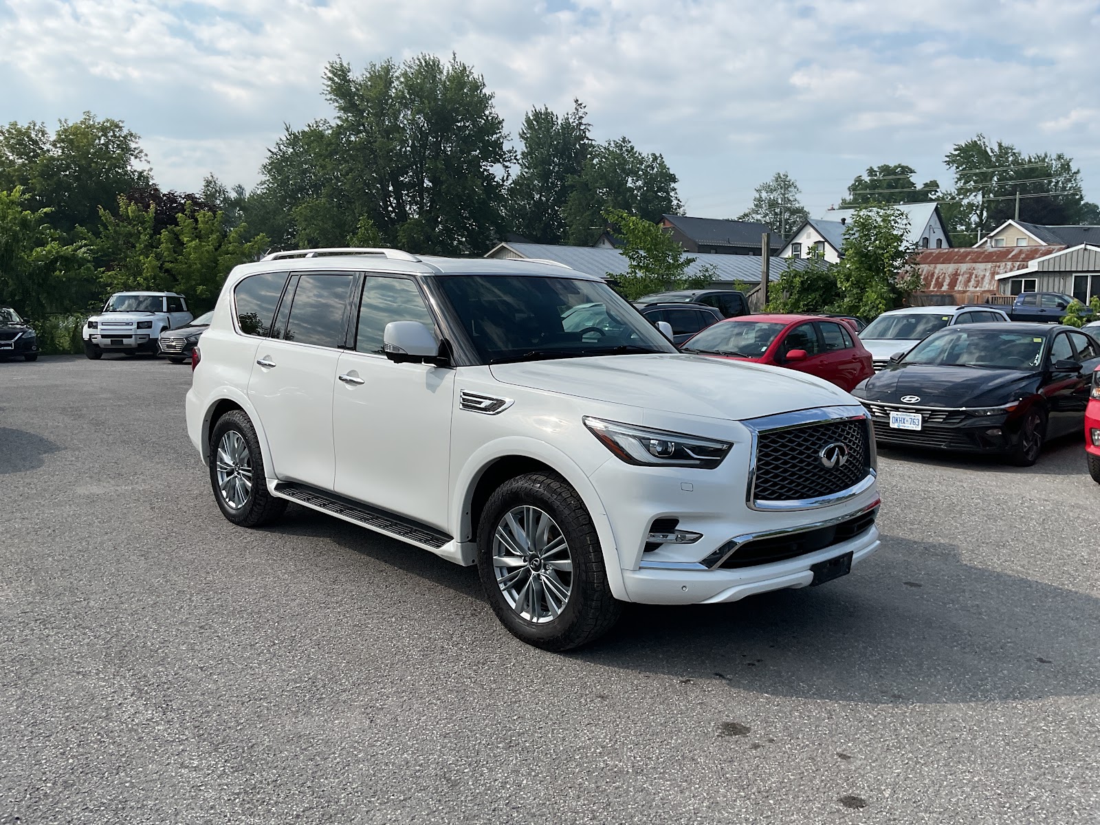 2023 INFINITI QX80 LUXE — photo 8