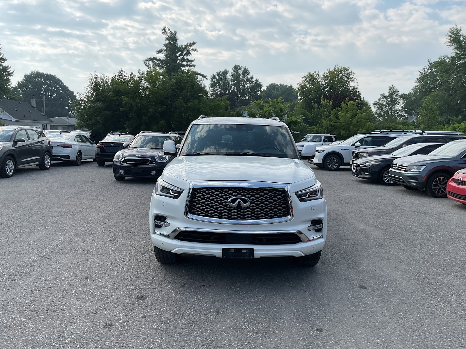 2023 INFINITI QX80 LUXE — photo 2
