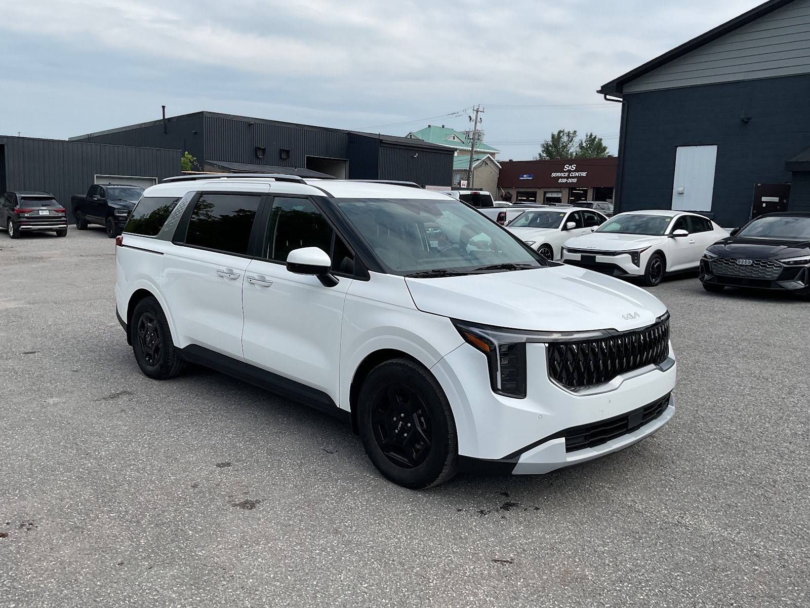 2025 KIA CARNIVAL LX — photo 8