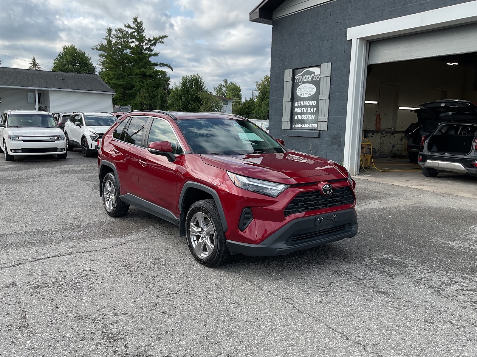 2023 TOYOTA RAV4 XLE — photo 8