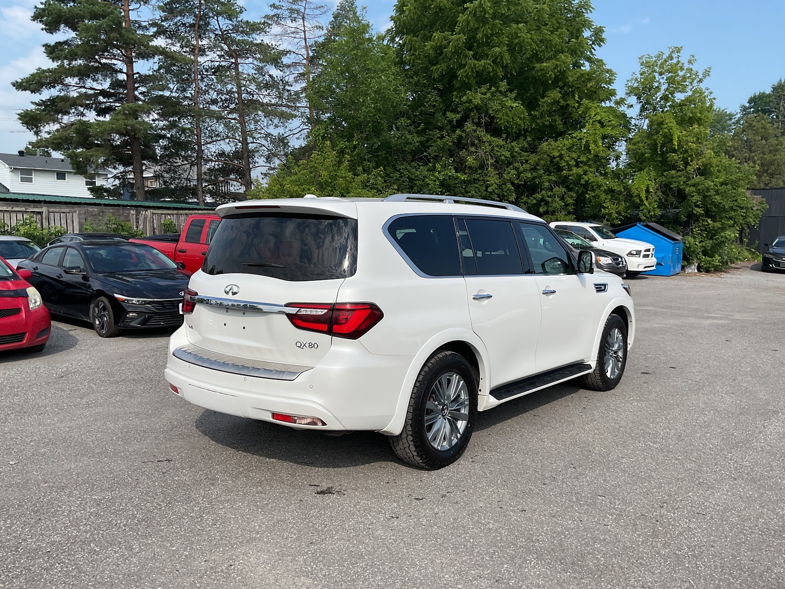 2023 INFINITI QX80 LUXE — photo 6